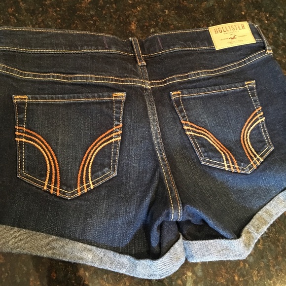 Hollister dark wash size 5 shorts!! - Picture 4 of 6
